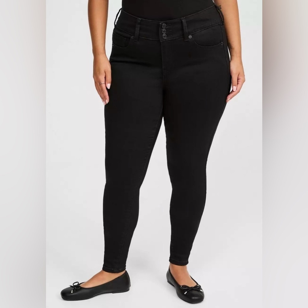 TORRID - Black Skinny Cropped Pants 👖